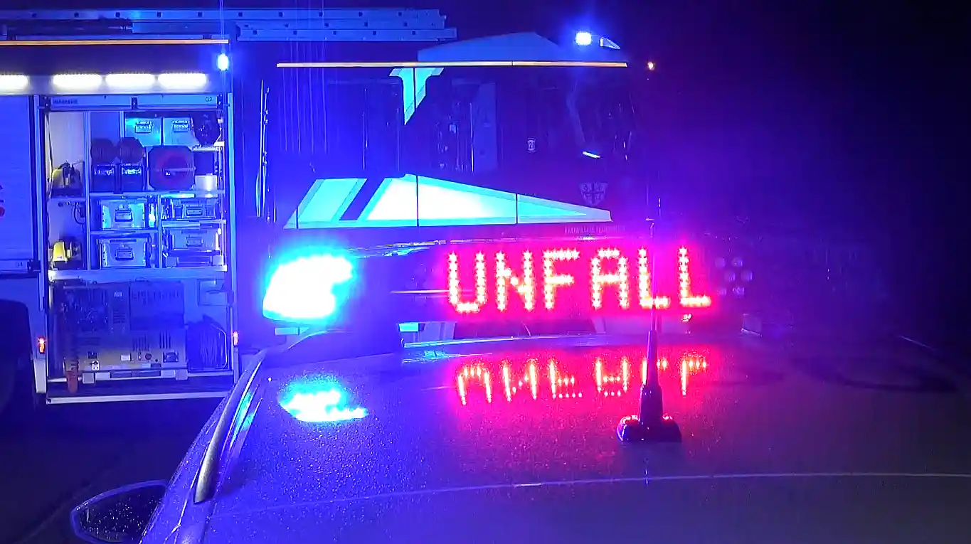 Schwerer Verkehrsunfall mit 6 Fahrzeugen bei Niederzissen – 52-Jähriger eingeklemmt