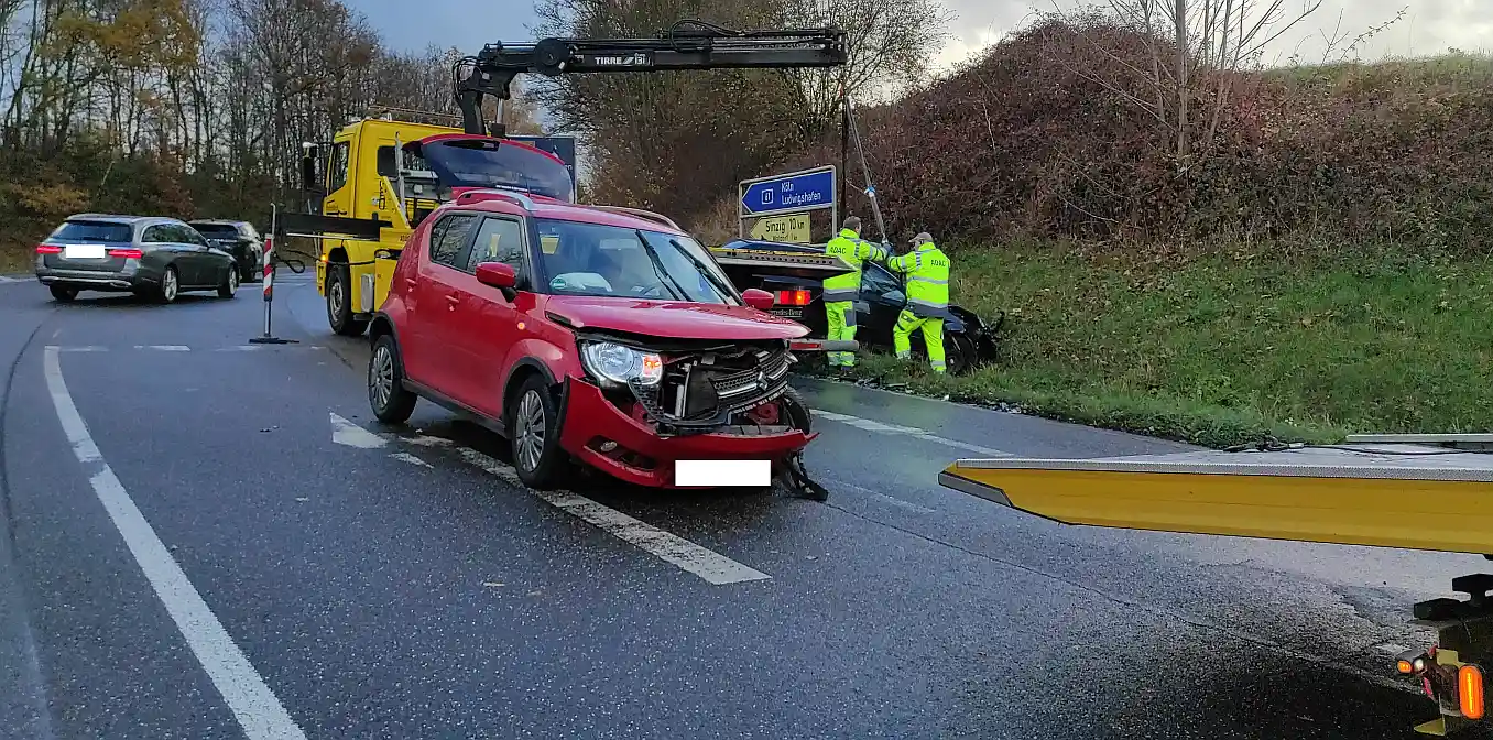3 Verletzte bei schwerem Verkehrsunfall in Niederzissen 3 Verletzte bei schwerem Verkehrsunfall in Niederzissen