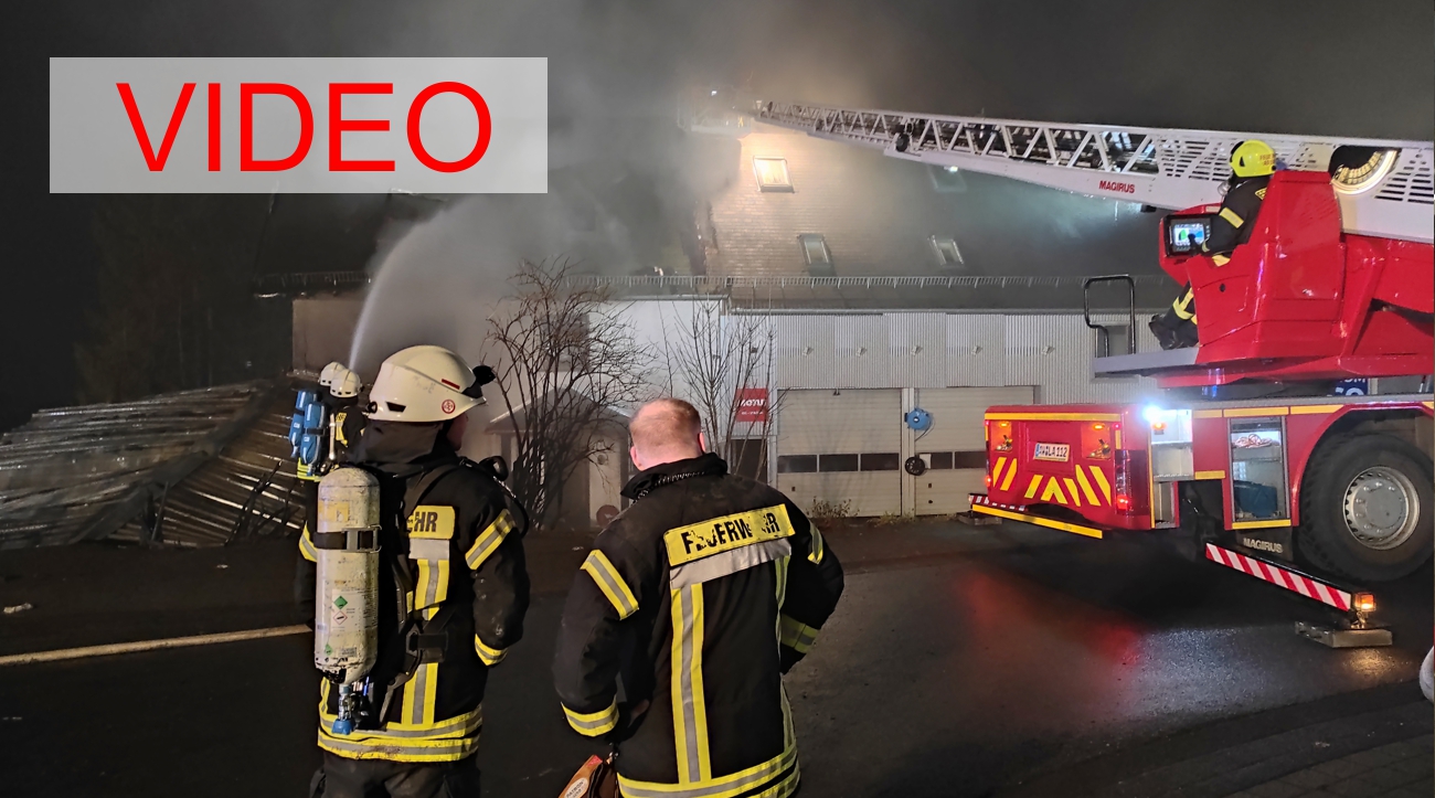 Brennende Autos verursachen Wohnhausbrand in Nürburg Brennende Autos verursachen Wohnhausbrand in Nürburg