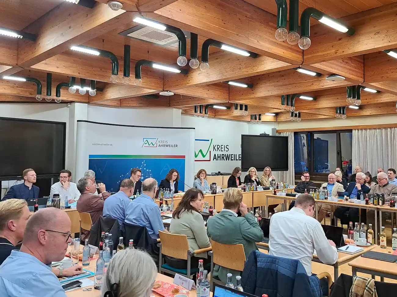 Kreis Ahrweiler beschließt Haushalt 2026 – Defizit von 26,12 Millionen Euro Kreis Ahrweiler beschließt Haushalt 2026 – Defizit von 26,12 Millionen Euro