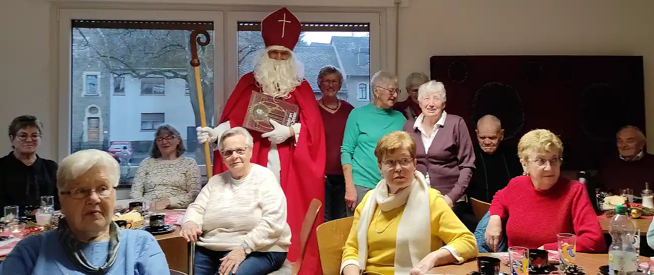 Nikolaus sorgte für gute Laune bei der „Fröhliche Runde“ des DRK Ortsvereins Wehr