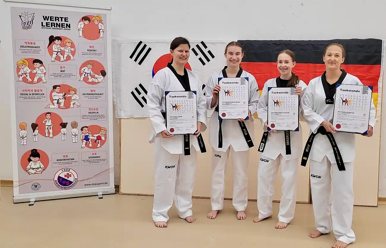 Erfolg für TuS Niederoberweiler: 4 neue Schwarzgurte im Taekwondo