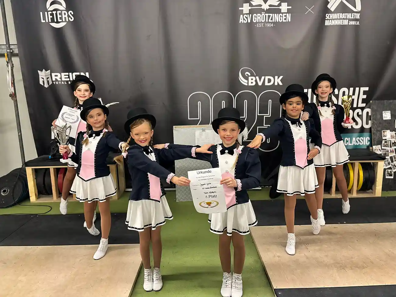 Mut wird belohnt: Niederdürenbacher Kindergarde ertanzt Platz 1 und Sonderpokal