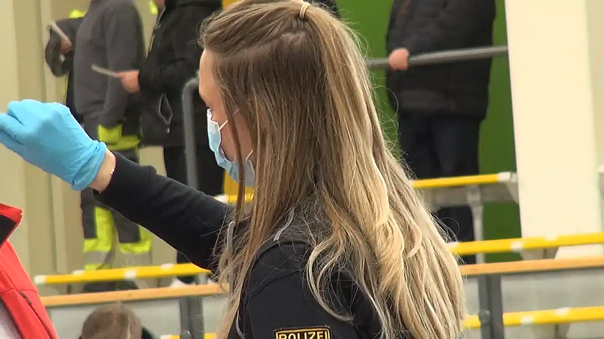 Polizei zieht positives Fazit: 1.461 Männer gaben Speichelprobe in Niederzissen ab Polizei zieht positives Fazit: 1.461 Männer gaben Speichelprobe in Niederzissen ab