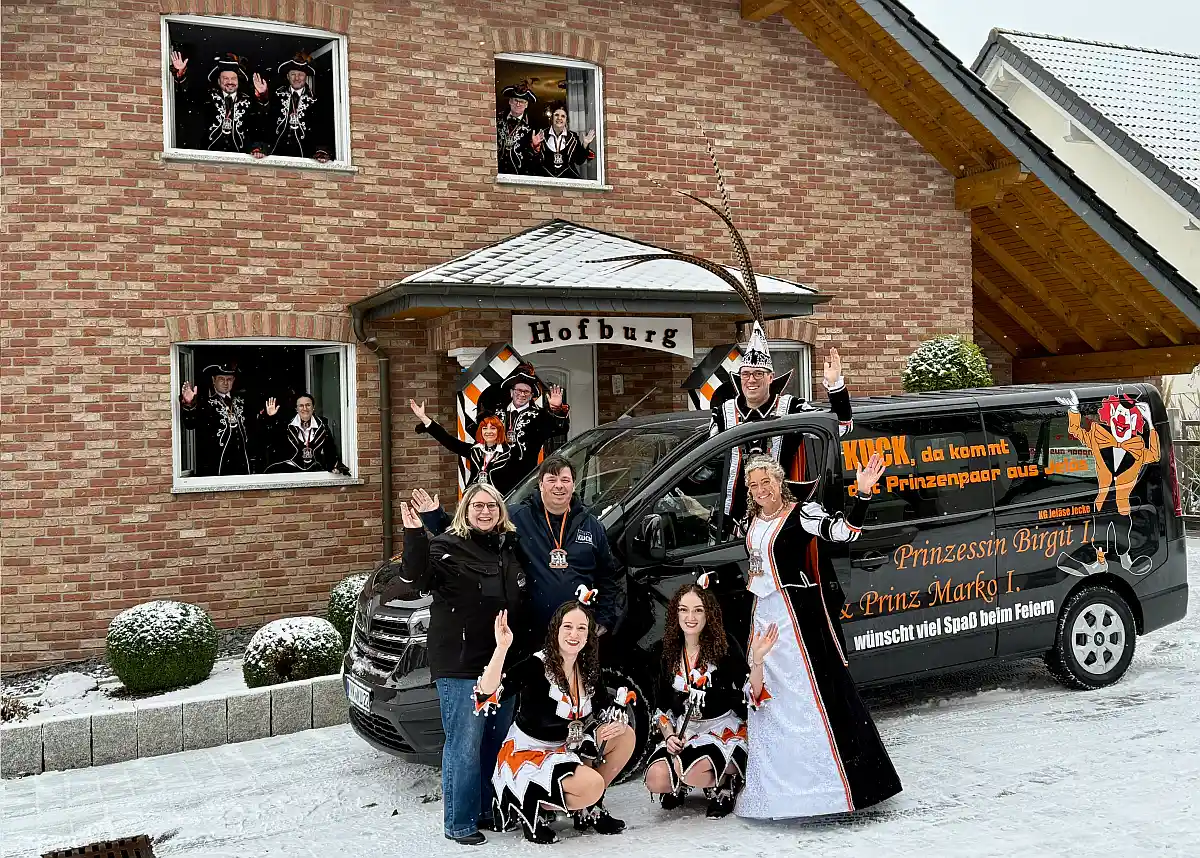 Autohaus Kuck stellt Prinzenpaar aus Glees Minibus für die Session zur Verfügung