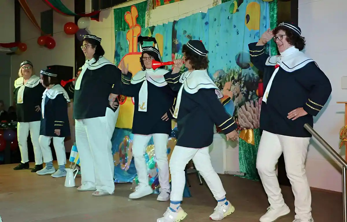 Nä-nä-näh und Yellow Submarine: Dedenbacher Möhnen nähten sich eine perfekte Sitzung zusammen