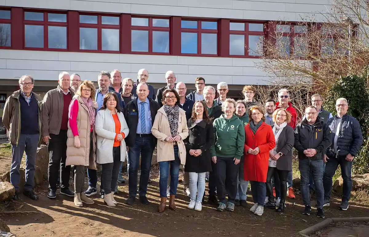 Wohnortnah zum Abi: Warum das Brohltal jetzt eine IGS braucht Mitmachen bei der Online-Petition oder Unterschriftenaktion