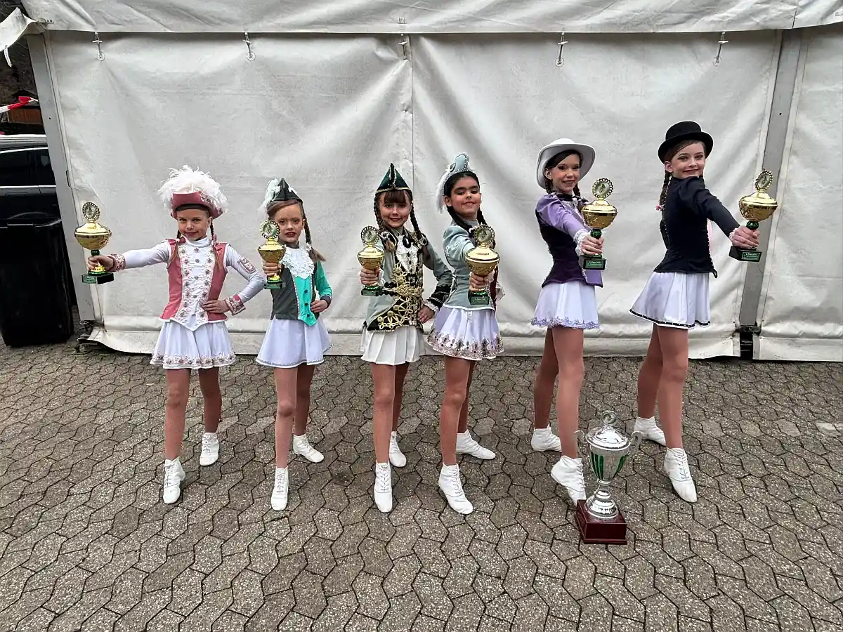 Niederdürenbacher Team Eifelperle ist Zweifacher Ahrtal-Gardemeister Niederdürenbacher Team Eifelperle ist Zweifacher Ahrtal-Gardemeister