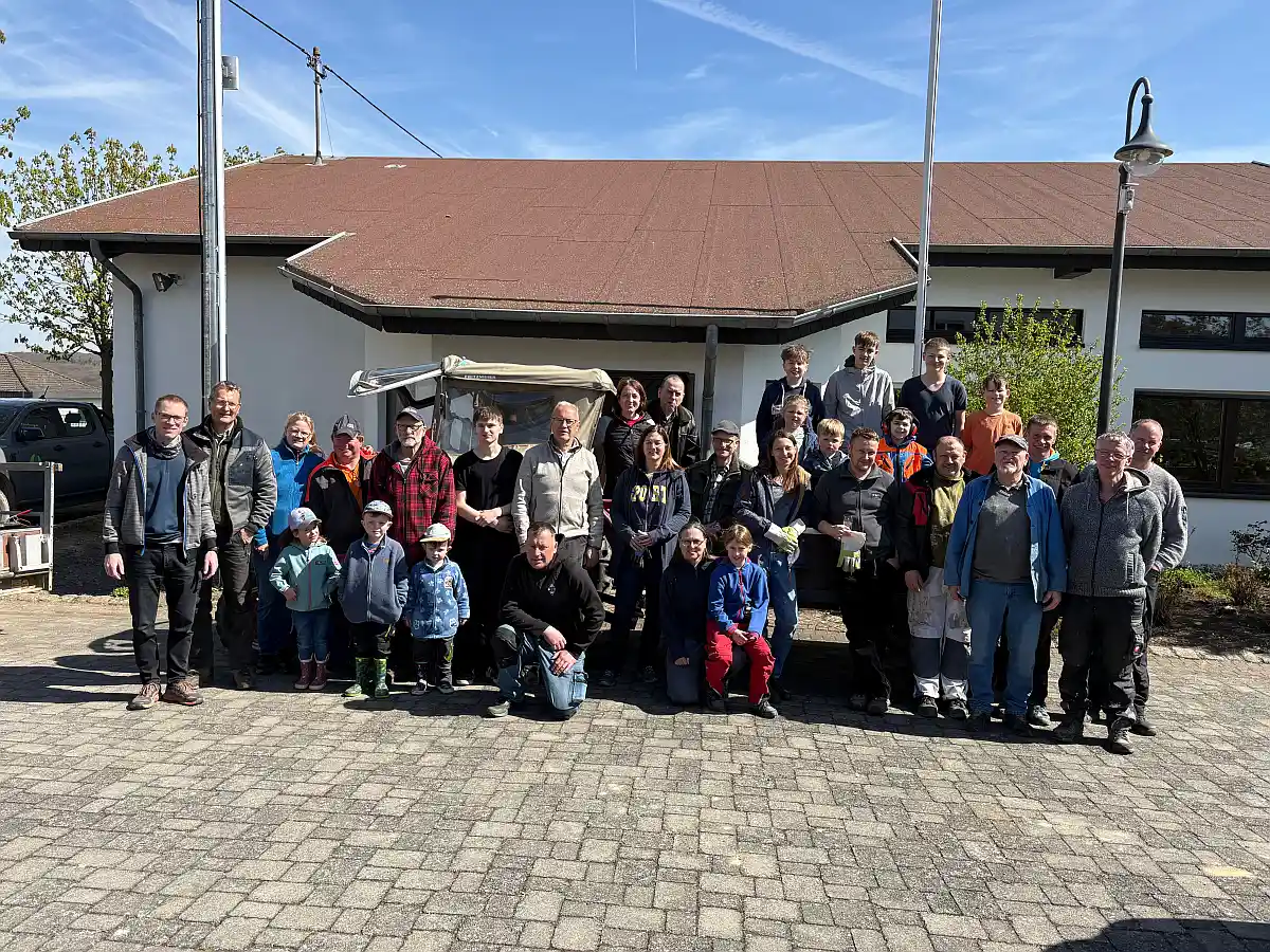 Grundschule und Vereine sammeln Müll in Niederdürenbach