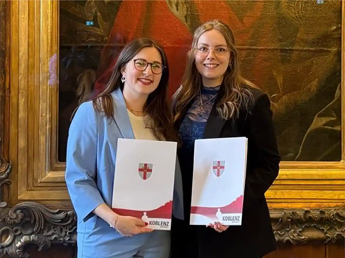 Erfolgreich zur Verwaltungsfachwirtin: Freude im Rathaus Niederzissen