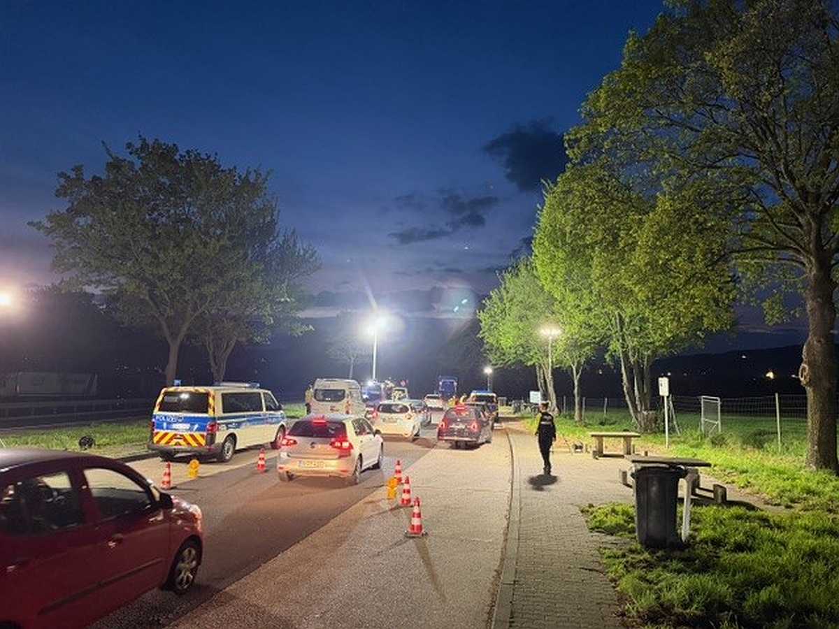 Polizei führt Großkontrolle an der B9 bei Andernach durch