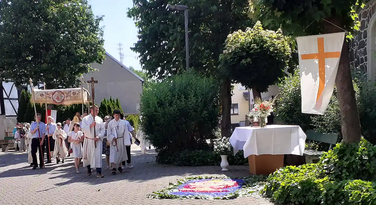 Burgbrohl feiert im Juni Fronleichnam mit Weg nach Weiler