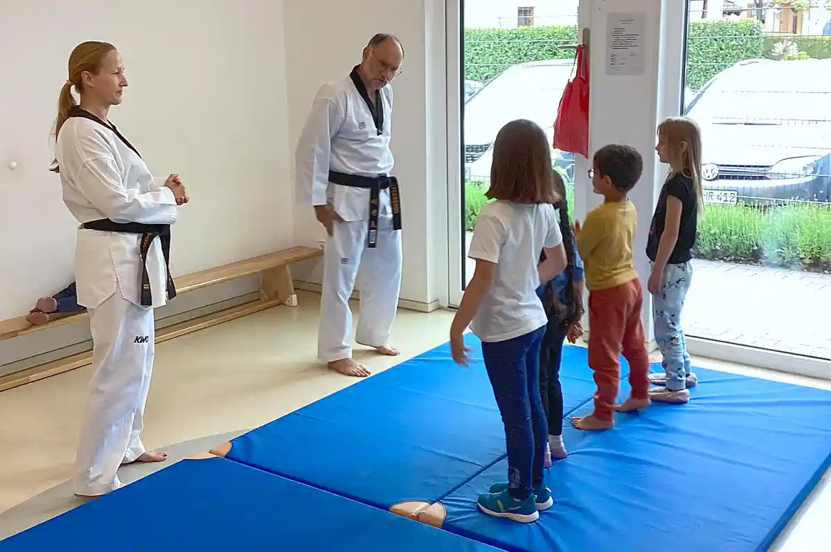 Starker Auftritt der Kleinsten: Selbstbehauptungs- und Taekwondo-Kurs in der Kita St. Martin Oberlützingen